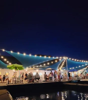 Restaurant-cropped